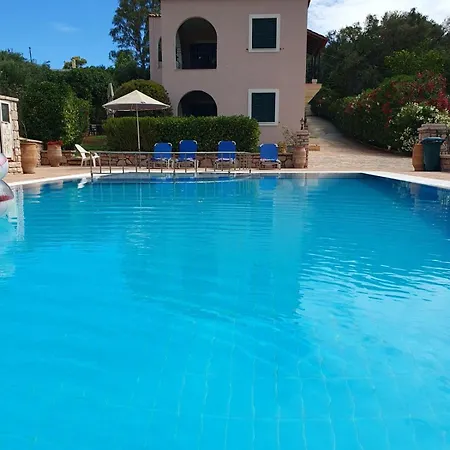 Emily'S Apartments Kassiopi Esterno foto